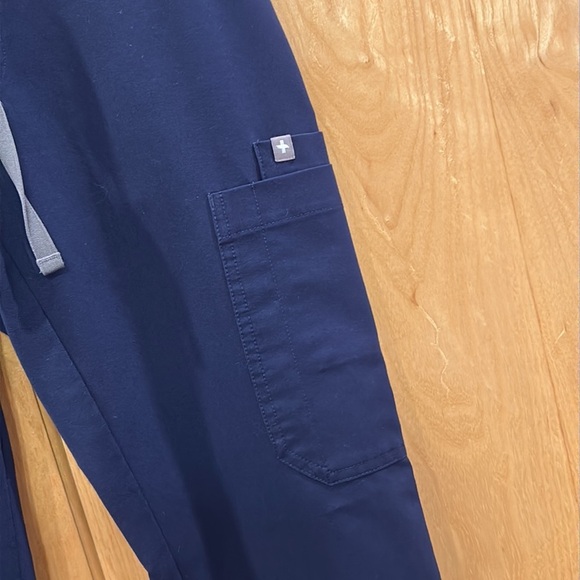 FIGS Yola Skinny Scrub Pants - Picture 2 of 8